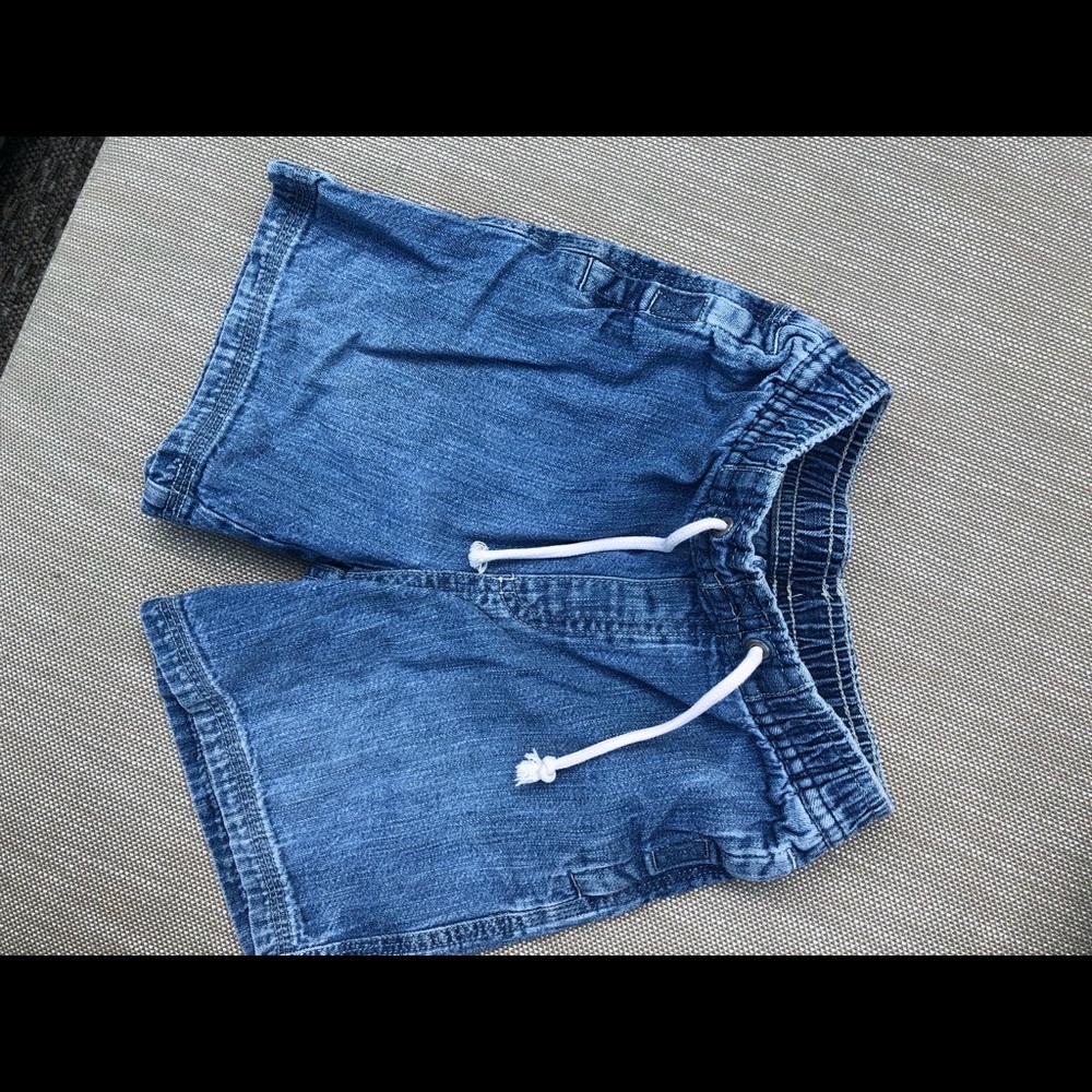 Boy’s denim shorts 2T